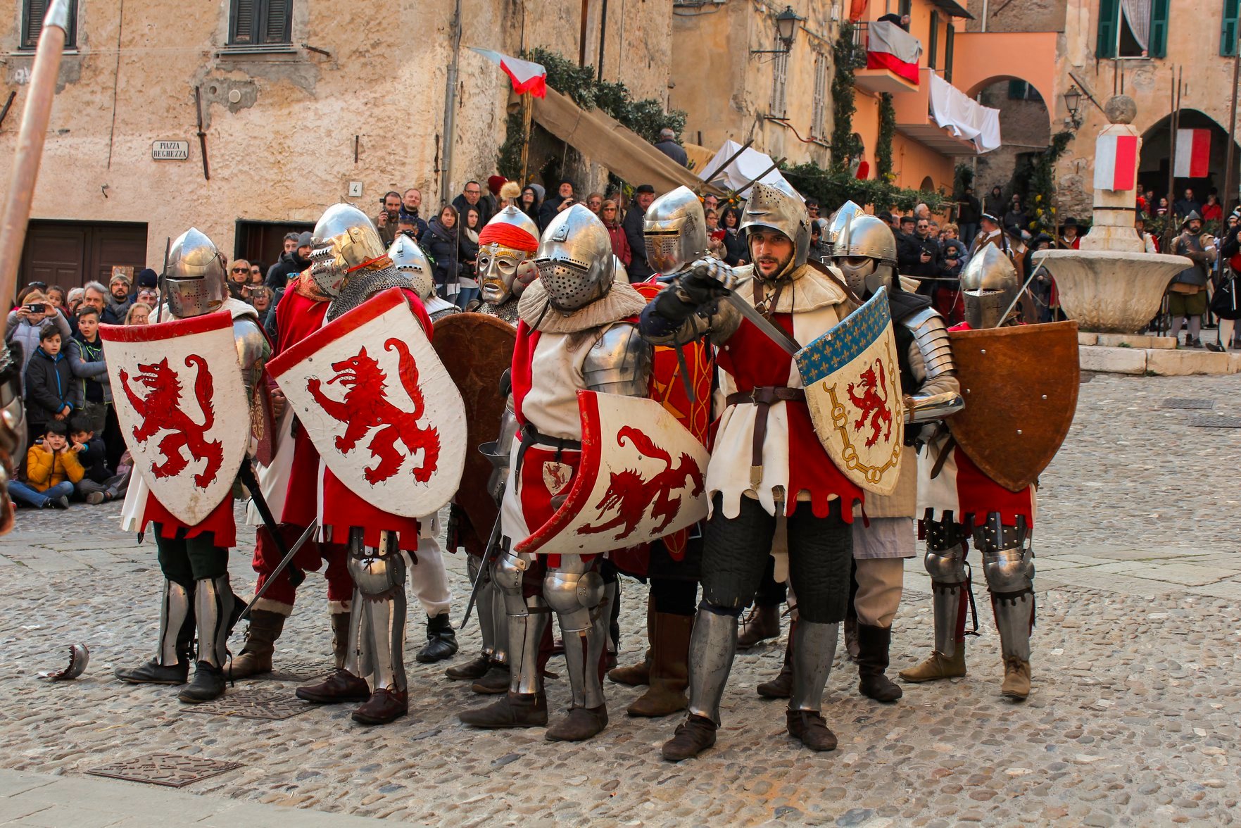 Figuranti e armigeri durante il Palio dell'Angelica